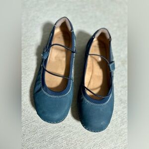 Earth Origins Adjustable Leather Flats Patty Navy Size 8.5